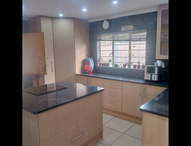 1 BEDROOM TOWNHOUSE FOR SALE IN BOKSBURG NORTH